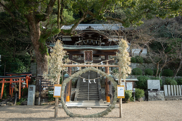 鐸比古鐸比賣神社の境内