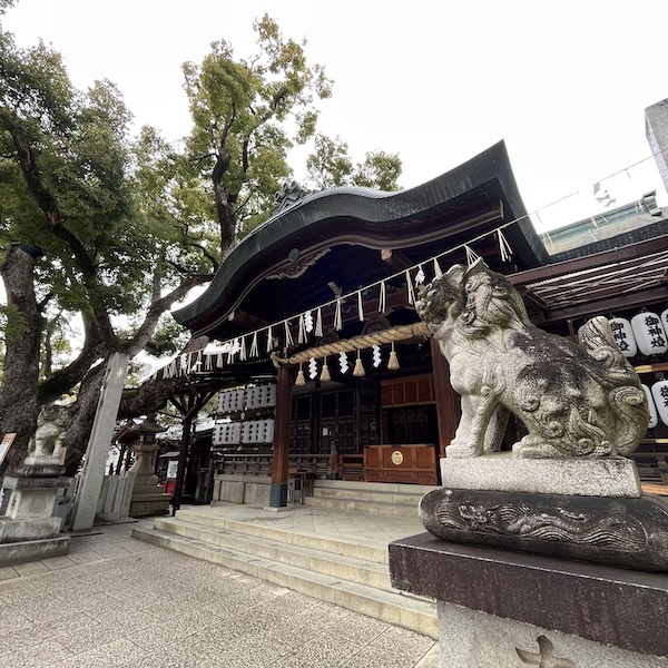 石切劔箭神社の神殿の写真