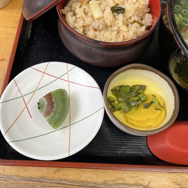 お漬物とお菓子のよもぎ饅頭