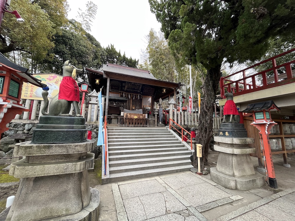 瓢箪山稲荷神社の正面からの写真