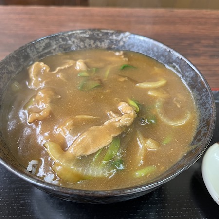 どんぶりで登場したカレー丼